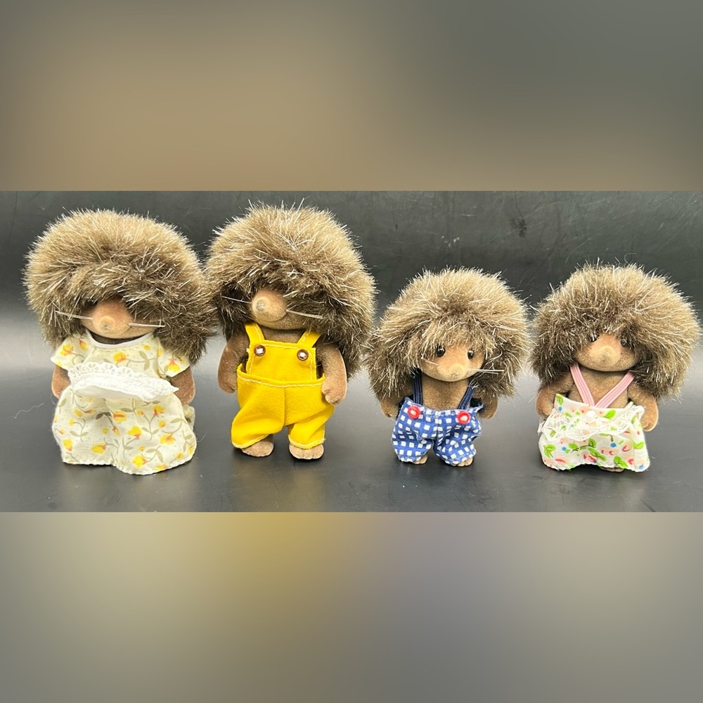 Calico Critters- Pickleweed- Set of 4, Hedgehog‎ Figures
